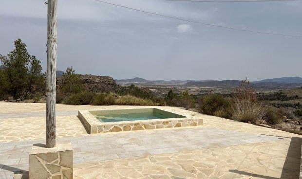 Reventa - Villa -
La Parroquia