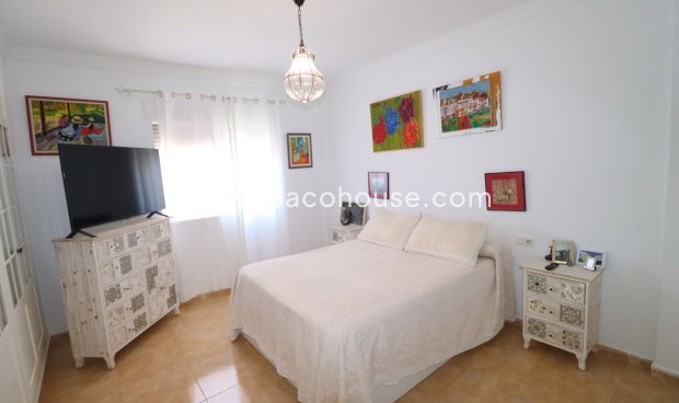 Resale - Villa -
Purias