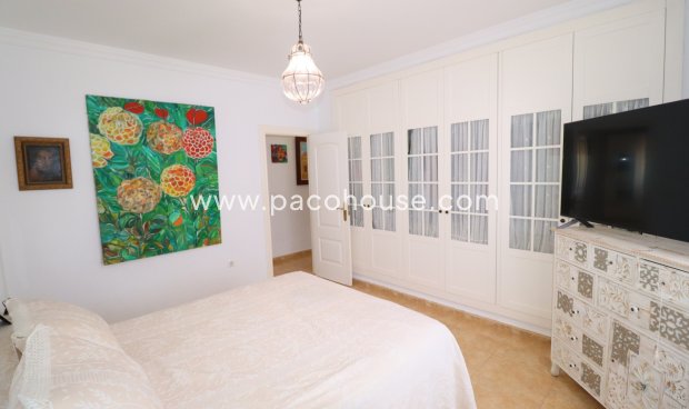 Resale - Villa -
Purias
