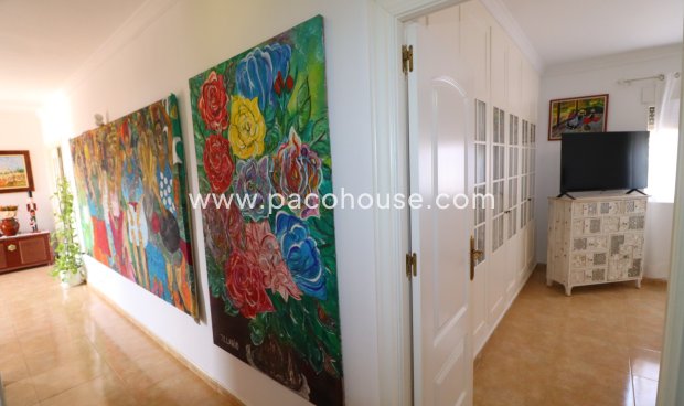 Resale - Villa -
Purias