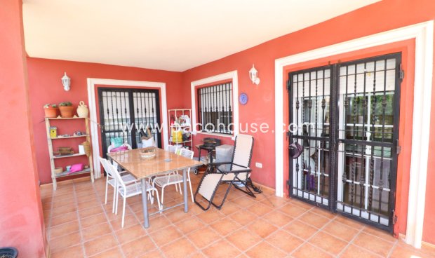 Resale - Villa -
Purias