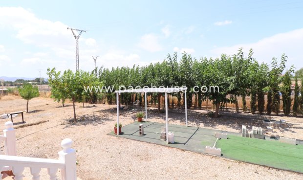 Resale - Villa -
Purias
