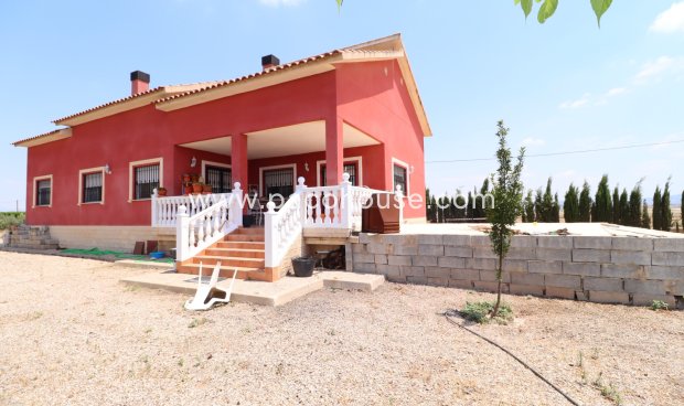 Resale - Villa -
Purias