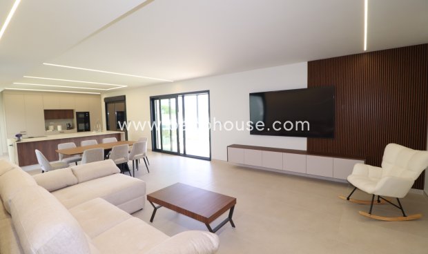 New Build - Villa -
Purias
