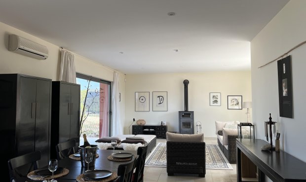 Reventa - Villa -
La Parroquia