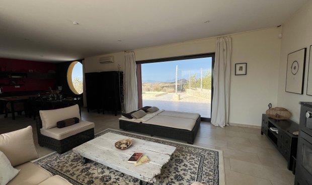 Reventa - Villa -
La Parroquia