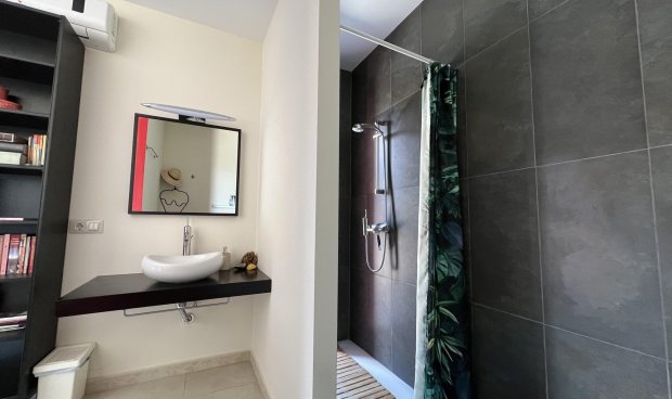 Reventa - Villa -
La Parroquia