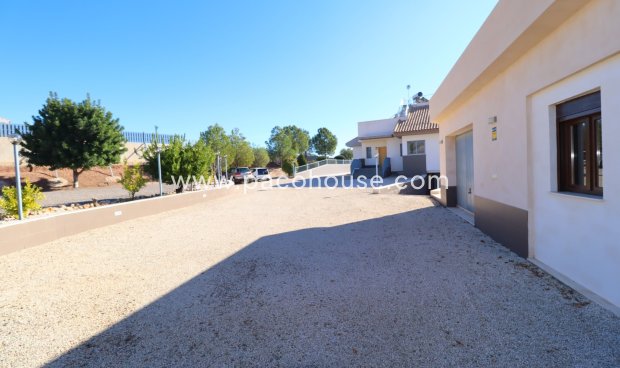 Resale - Villa -
Aledo