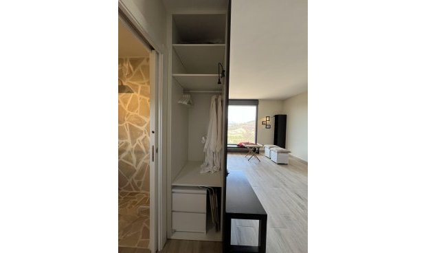 Reventa - Villa -
La Parroquia