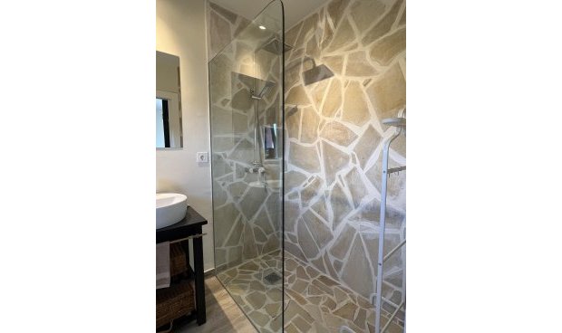 Reventa - Villa -
La Parroquia