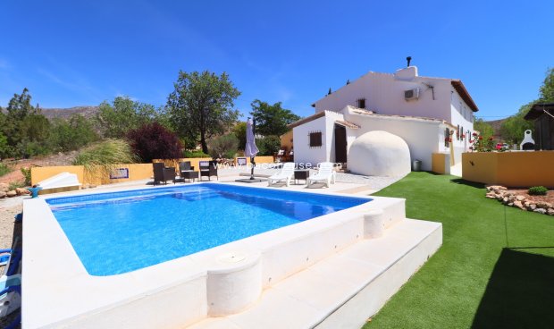 Resale - Cortijo -
La Parroquia