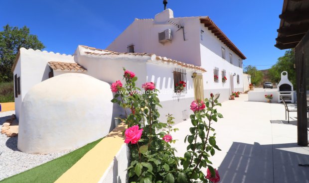 Resale - Cortijo -
La Parroquia