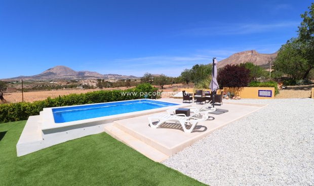 Resale - Cortijo -
La Parroquia