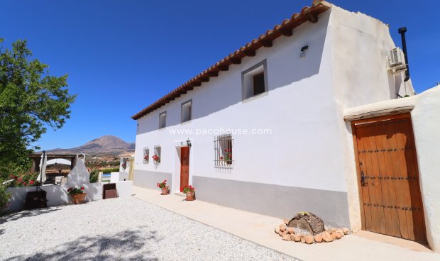 Resale - Cortijo -
La Parroquia