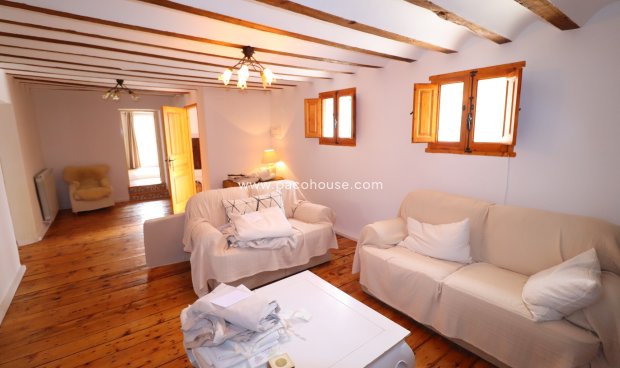 Resale - Cortijo -
La Parroquia