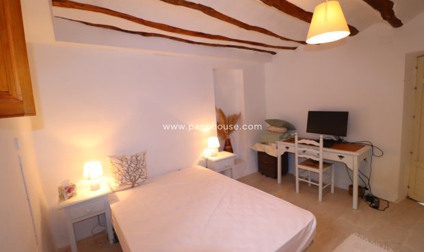 Resale - Cortijo -
La Parroquia