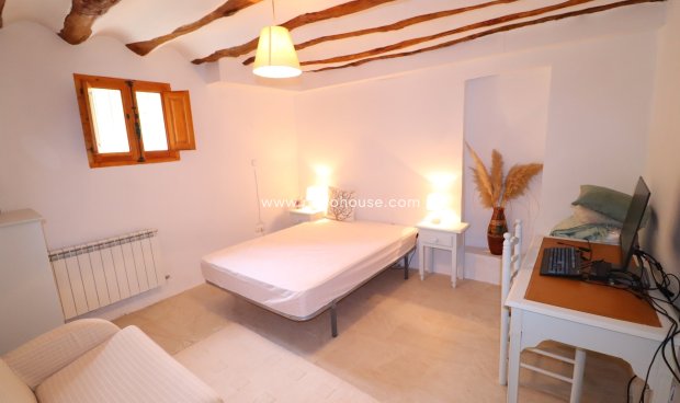 Resale - Cortijo -
La Parroquia