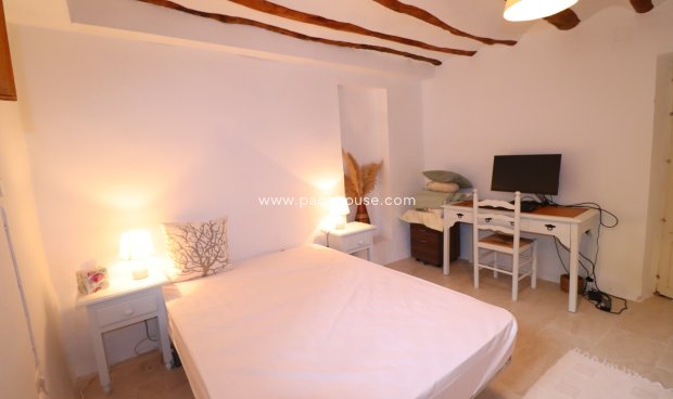 Resale - Cortijo -
La Parroquia