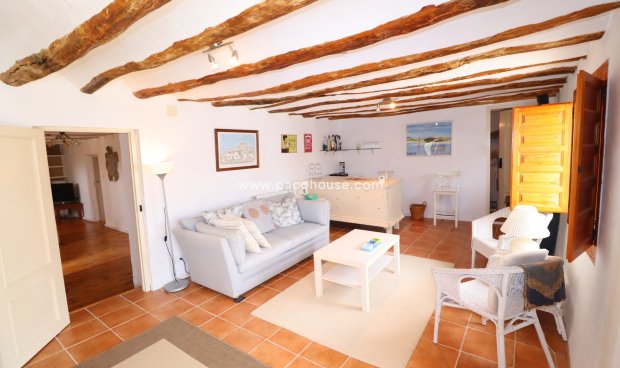 Resale - Cortijo -
La Parroquia