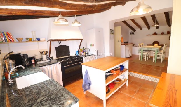 Resale - Cortijo -
La Parroquia