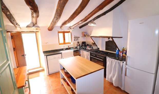 Resale - Cortijo -
La Parroquia