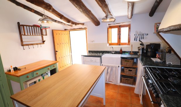 Resale - Cortijo -
La Parroquia