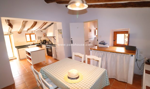 Resale - Cortijo -
La Parroquia