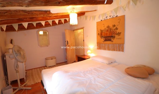 Resale - Cortijo -
La Parroquia