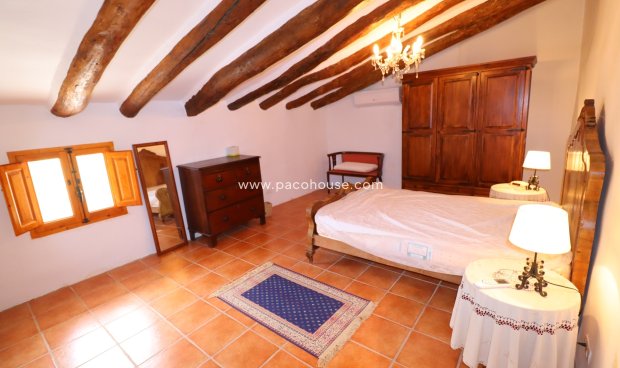 Resale - Cortijo -
La Parroquia