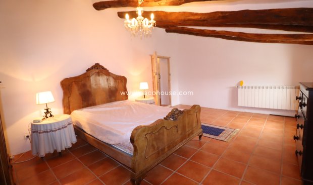 Resale - Cortijo -
La Parroquia