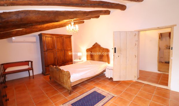 Resale - Cortijo -
La Parroquia