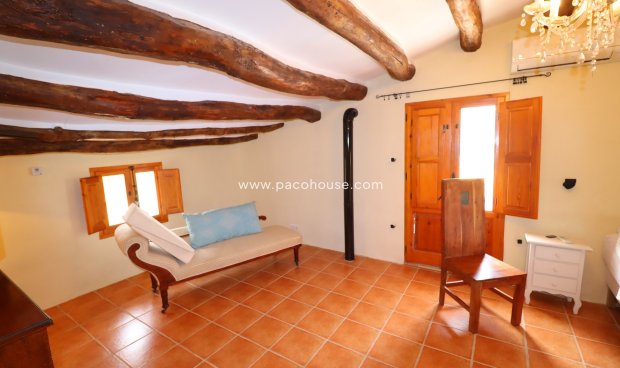 Resale - Cortijo -
La Parroquia