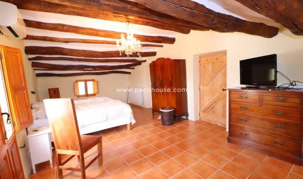 Resale - Cortijo -
La Parroquia