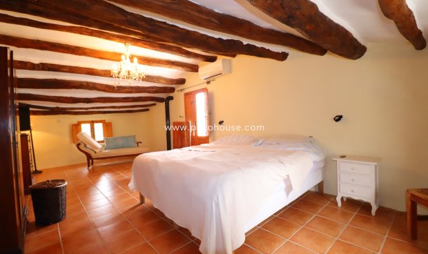 Resale - Cortijo -
La Parroquia