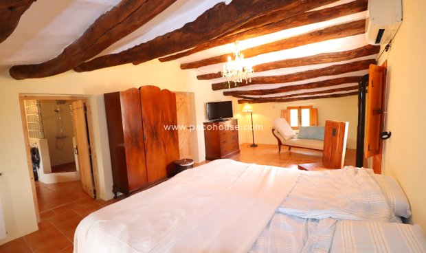 Resale - Cortijo -
La Parroquia