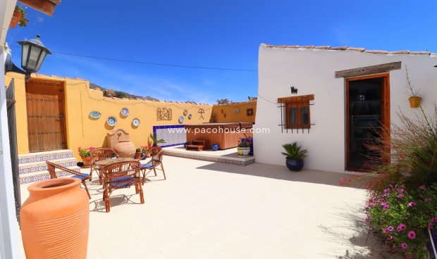 Resale - Cortijo -
La Parroquia