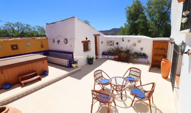 Resale - Cortijo -
La Parroquia