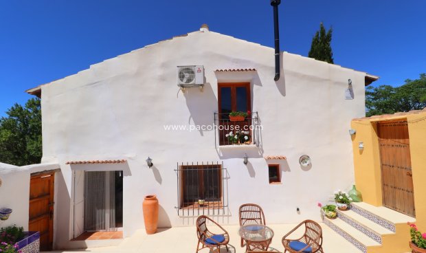 Resale - Cortijo -
La Parroquia