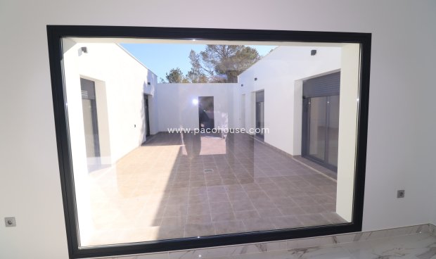 Resale - New Development -
La Parroquia