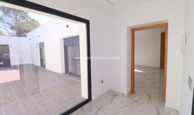 Resale - New Development -
La Parroquia