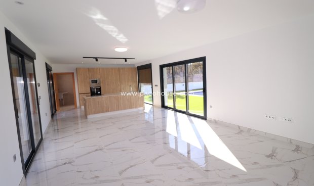 Resale - New Development -
La Parroquia