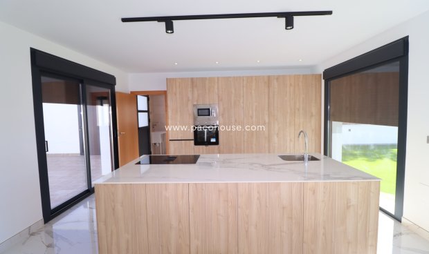 Resale - New Development -
La Parroquia