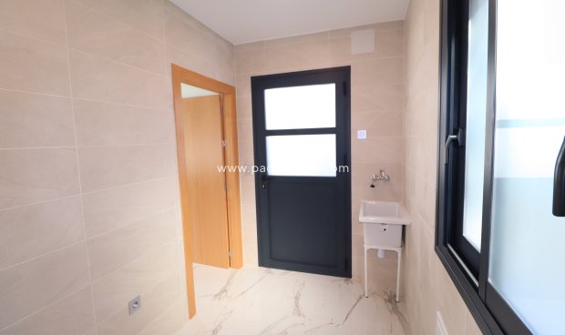 Resale - New Development -
La Parroquia