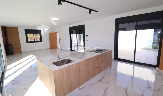 Resale - New Development -
La Parroquia