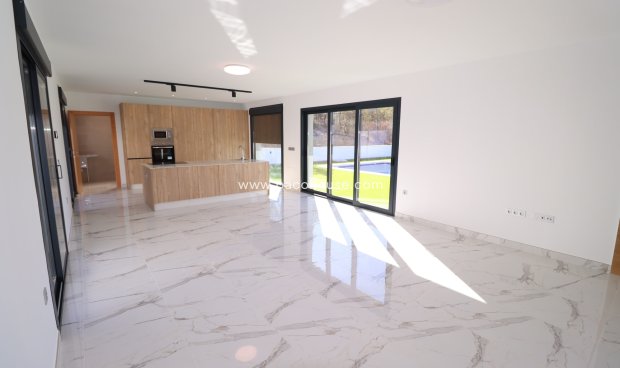 Resale - New Development -
La Parroquia