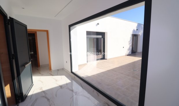 Resale - New Development -
La Parroquia