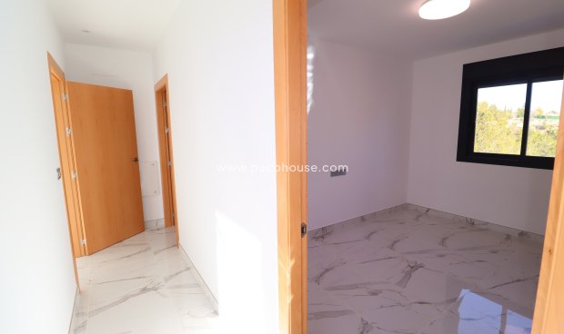 Resale - New Development -
La Parroquia