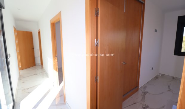 Resale - New Development -
La Parroquia