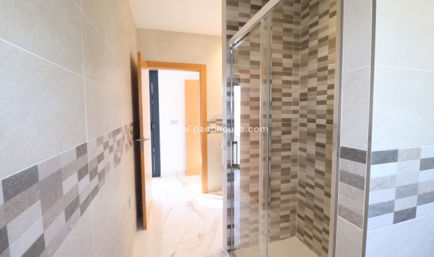 Resale - New Development -
La Parroquia