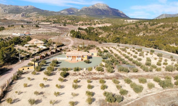 Resale - Villa -
La Parroquia